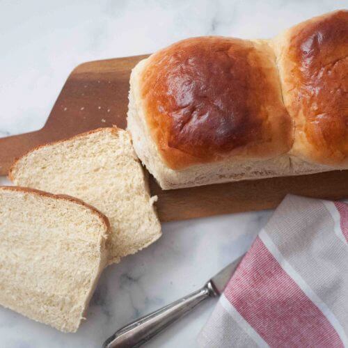 ¿Cómo evitar que el pan se queme por debajo?