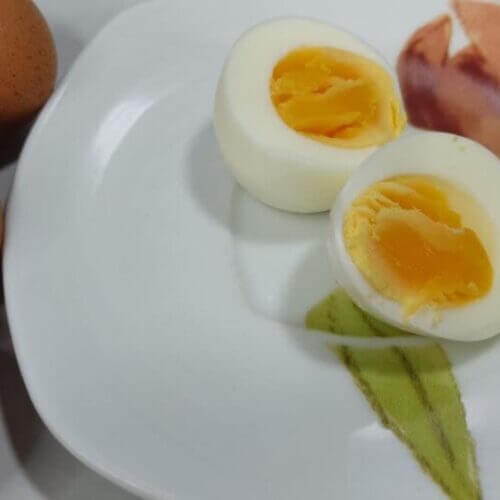 ¿Cómo hacer para que no se abran los huevos al cocer?