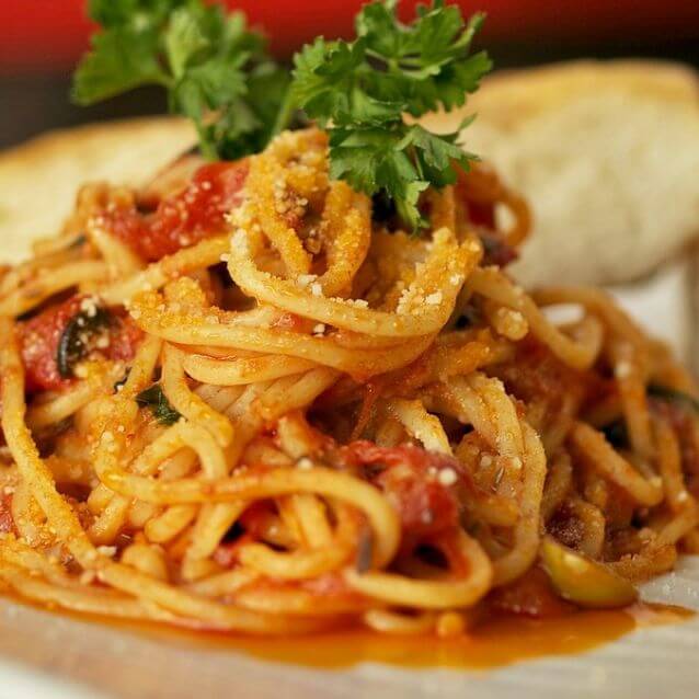 ¿Cómo se come espagueti en Italia?