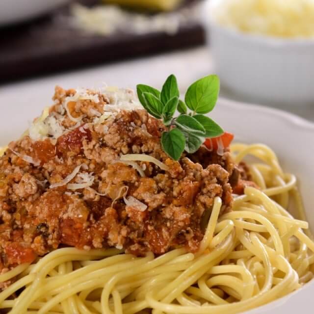 ¿Cómo se escribe espagueti a la boloñesa?