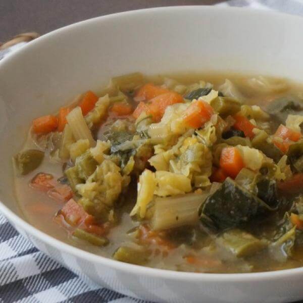 ¿Cuántas calorías tiene un plato de sopa de verdura?