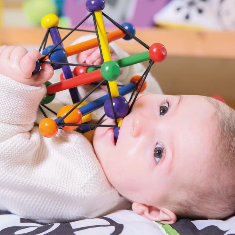 ¿Qué actividades se realizan en un niño de 15 meses?