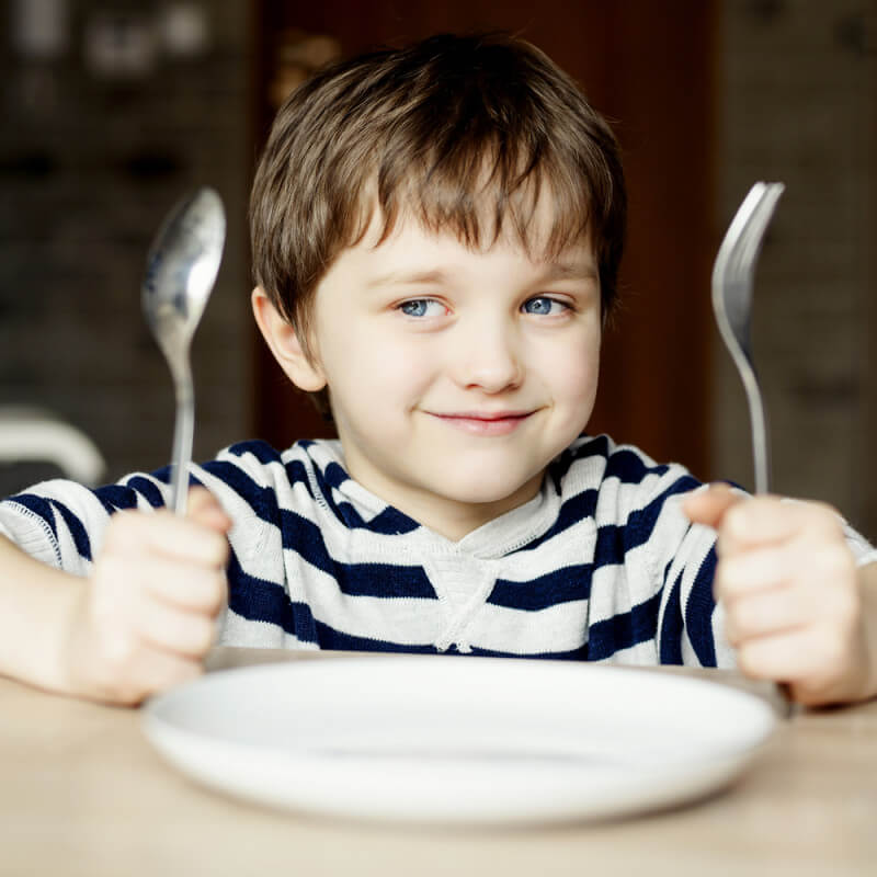 ¿Qué alimentos no deben comer los niños?
