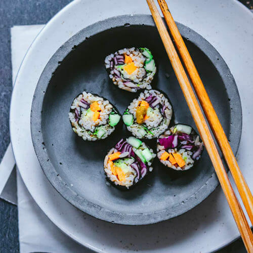 ¿Qué lleva el sushi japonés?