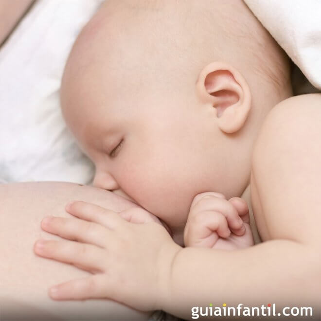 ¿Qué pasa si se le da papilla a un bebé de 4 meses?