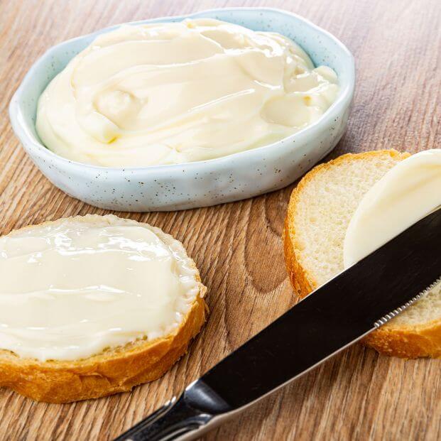 ¿Qué tiene más grasa la crema o el queso crema?