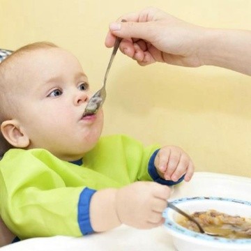 ¿Cuál es el primer alimento para un bebé?
