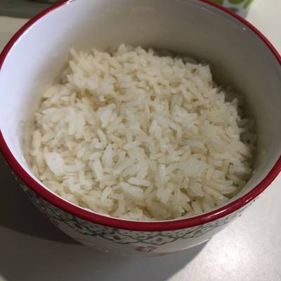 ¿Cuánto es una taza de arroz?