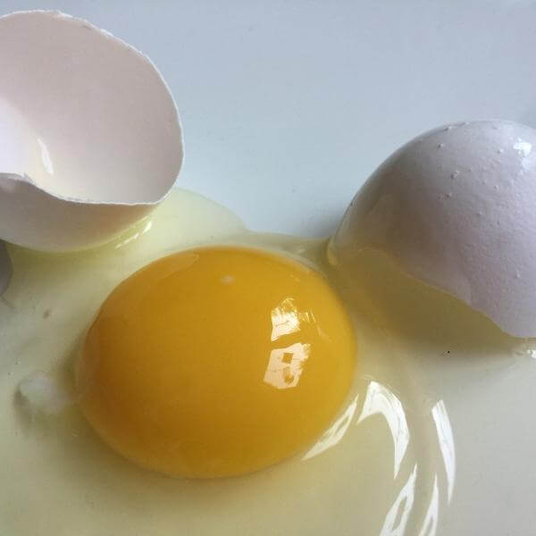¿Cuánto pesa 2 claras de huevo?