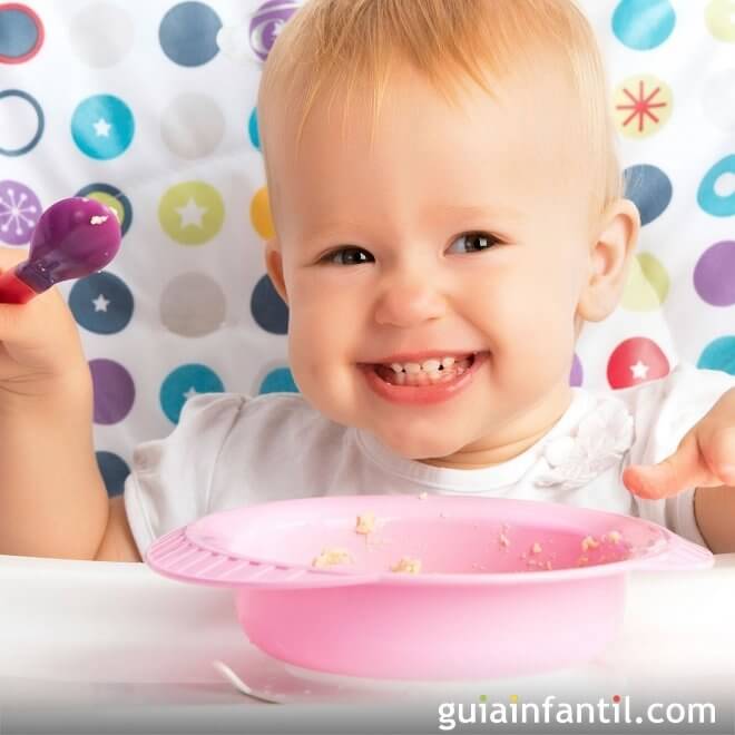 ¿Qué alimentos puede comer mi bebé de 8 meses?