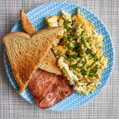 ¿Qué debe desayunar almorzar y cenar un diabetico?