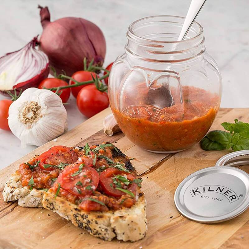 ¿Qué está compuesta la salsa de tomate?