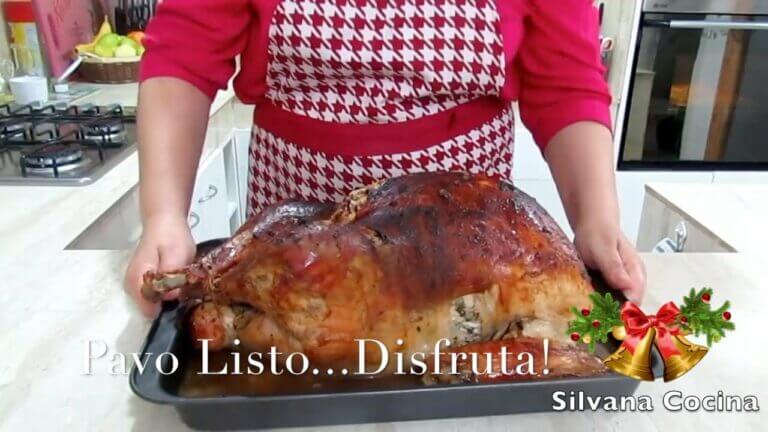 ¡Sorprende a tus invitados con el delicioso pavo relleno navideño!