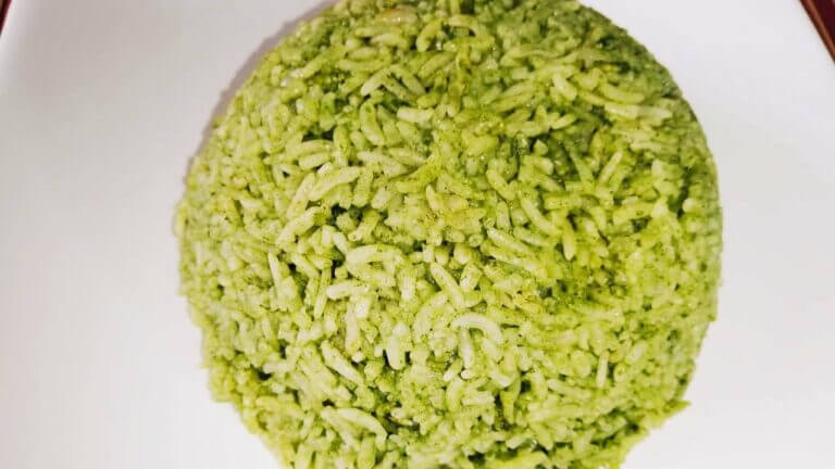 Como se hace el arroz verde con albahaca