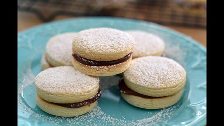 ¡Aprende cómo hacer alfajores irresistibles en casa!