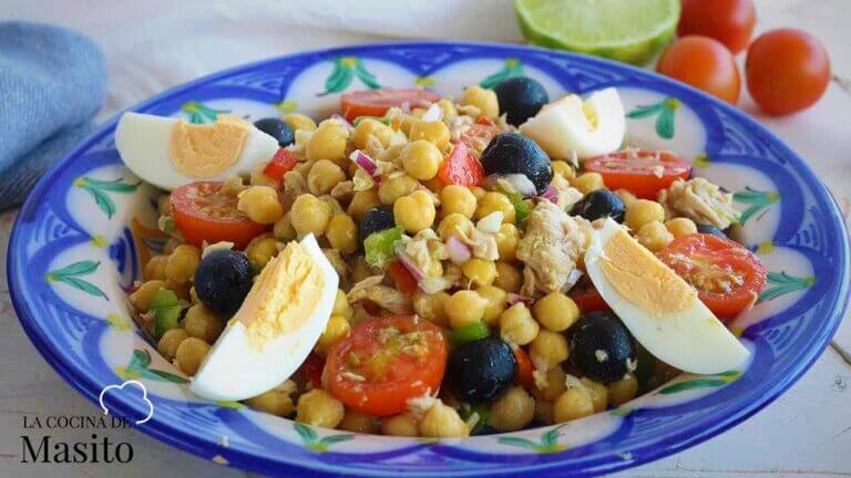 Descubre la deliciosa ensalada de garbanzos: una opción saludable y sabrosa