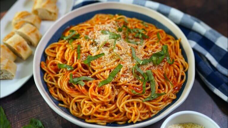 ¡Deliciosos macarrones al pomodoro en solo 30 minutos!