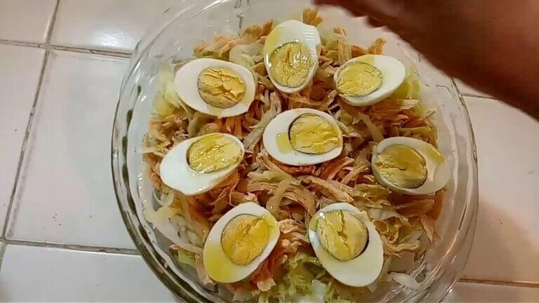 Ensalada con pollo cocido