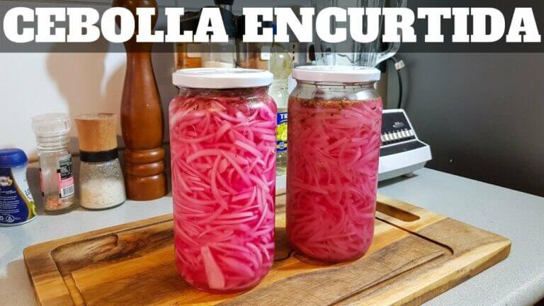 Descubre el sabor único de la cebolla morada encurtida: ¡un toque explosivo!