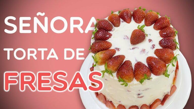 Pastel de vainilla con fresas