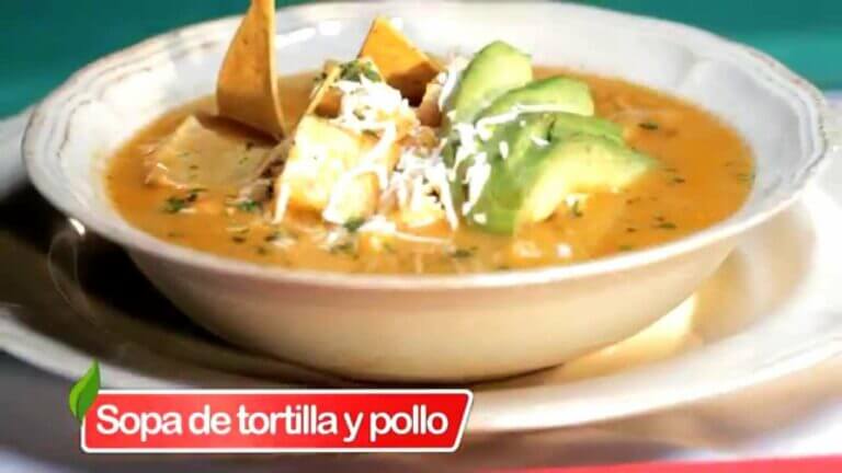 Sopa de tortilla con pollo