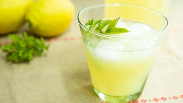 Como se prepara una limonada