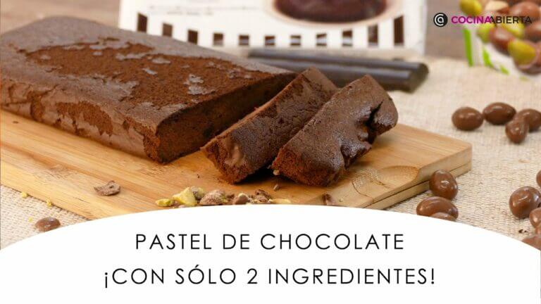 Pastel de chocolate con chocolates