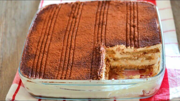 Deléitate con nuestra receta fácil de tiramisú en solo minutos