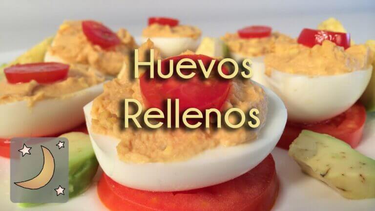 Huevos rellenos decorados