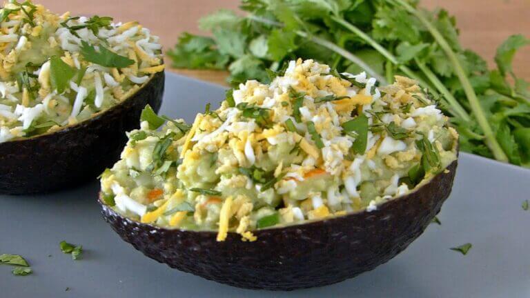 Receta deliciosa: Aguacate relleno con atún ¡Imprescindible probarlo!