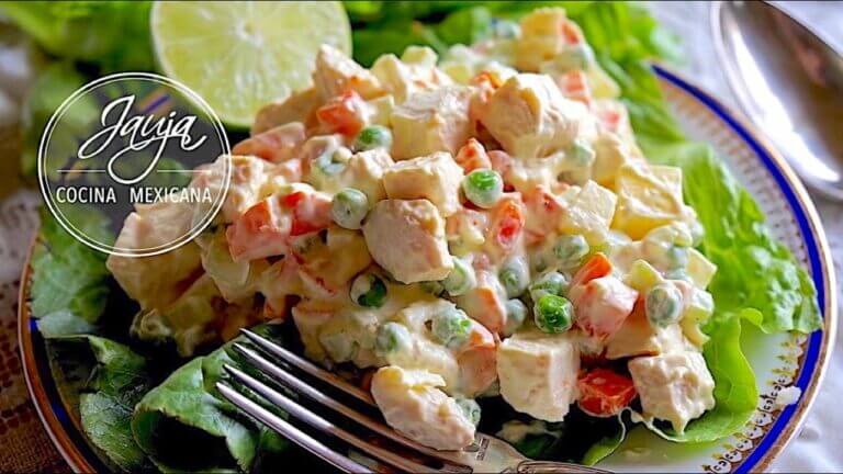 Ensalada de pollo desmenuzado