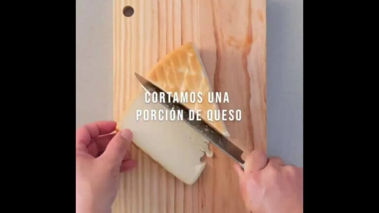 ¡Prueba el irresistible queso asado con mojo en casa!