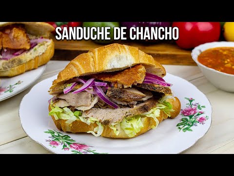 ¡Disfruta del sabor único del sanduche de chancho a la parrilla!