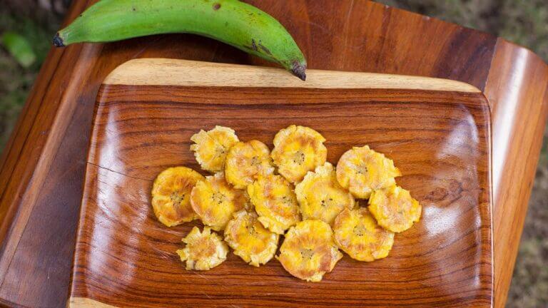 Crujientes y deliciosos: Prueba el irresistible sabor del plátano macho frito