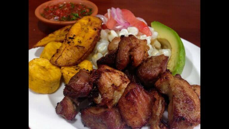 Descubre el sabor auténtico de la fritada ecuatoriana en tu cocina